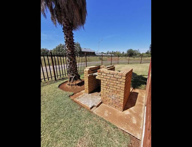 2 BEDROOM PROPERTY TO RENT IN DASSIE RAND